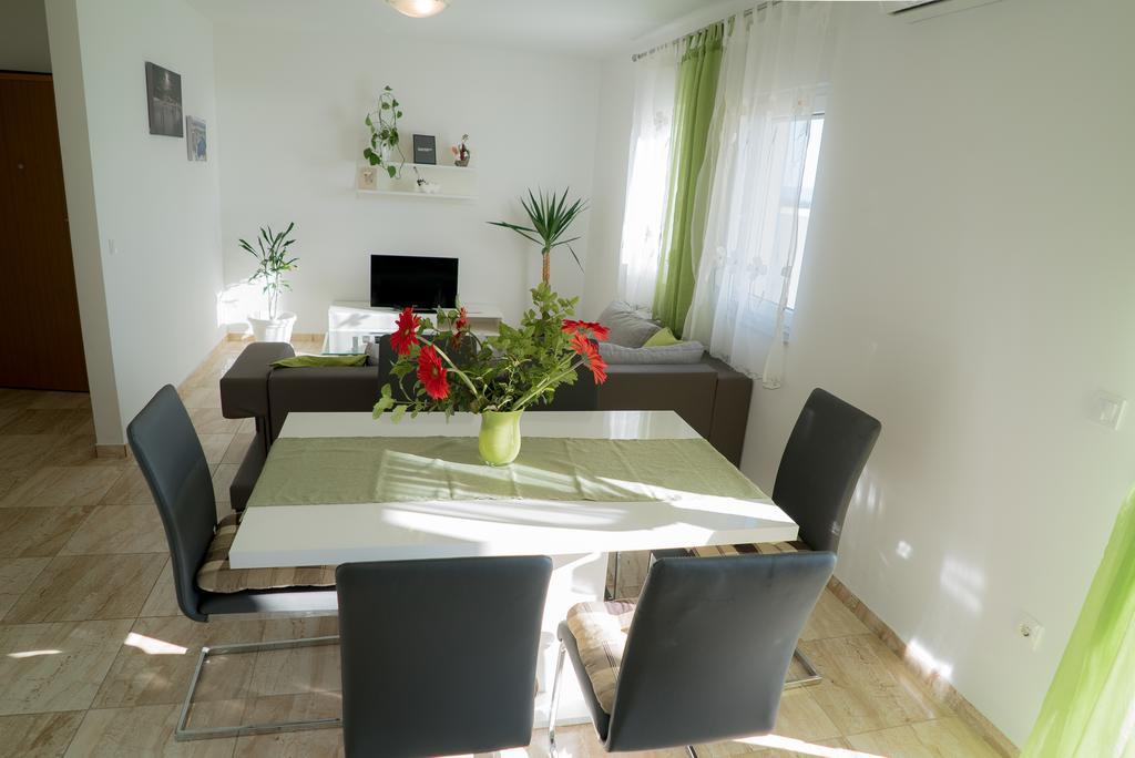 Apartmani Ruzica Makarska Ngoại thất bức ảnh
